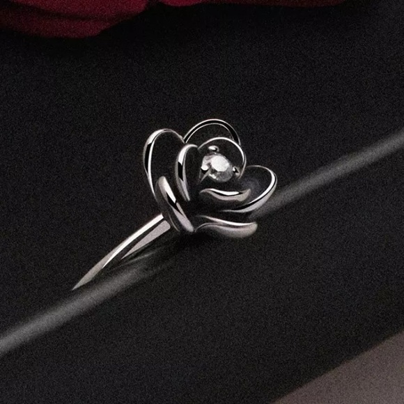 Beautiful Silver gothic flower ring - Picture 5 of 6